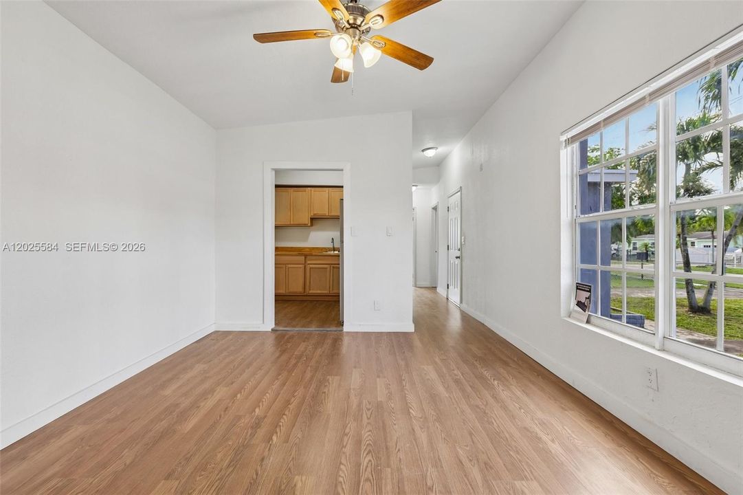For Rent: $2,700 (3 beds, 1 baths, 1160 Square Feet)