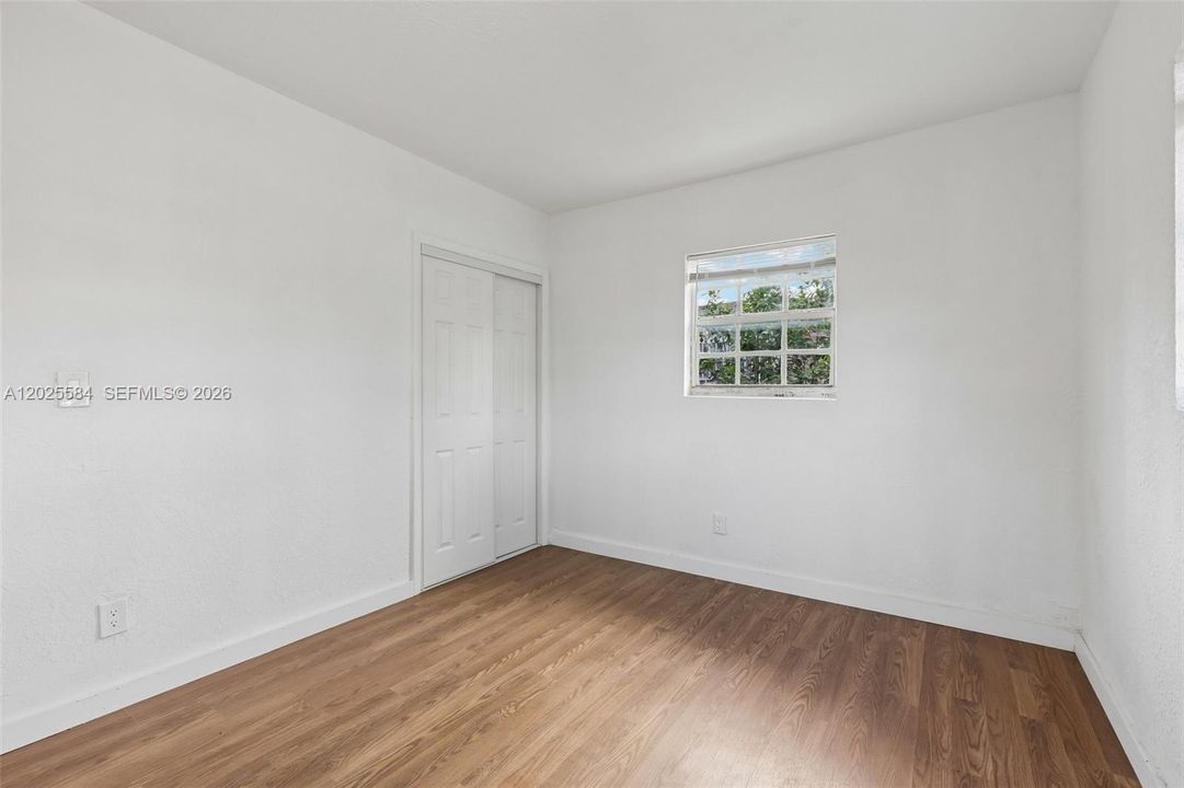 For Rent: $2,700 (3 beds, 1 baths, 1160 Square Feet)