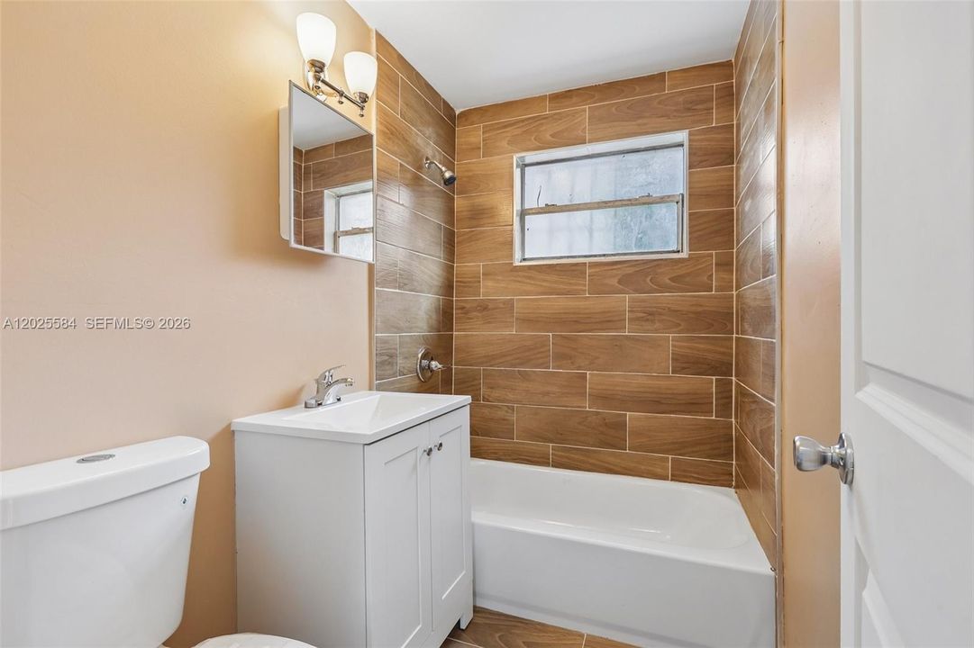 For Rent: $2,700 (3 beds, 1 baths, 1160 Square Feet)