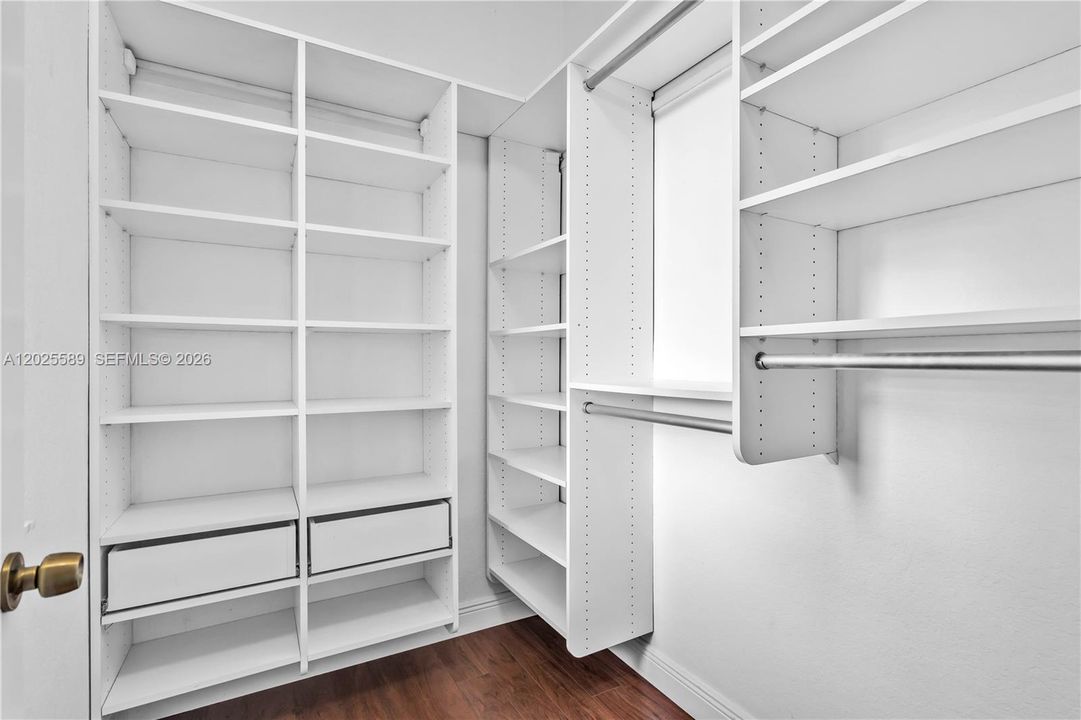 WALK IN CLOSET BEDROOM No. 4