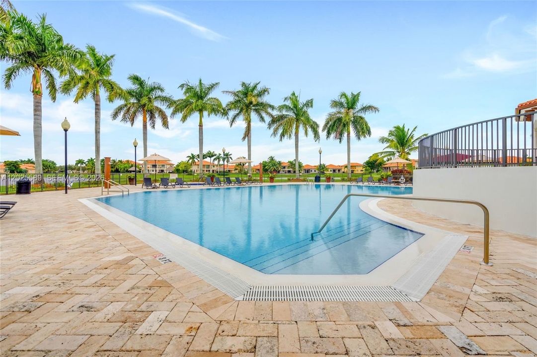POOL/CLUBHOUSE