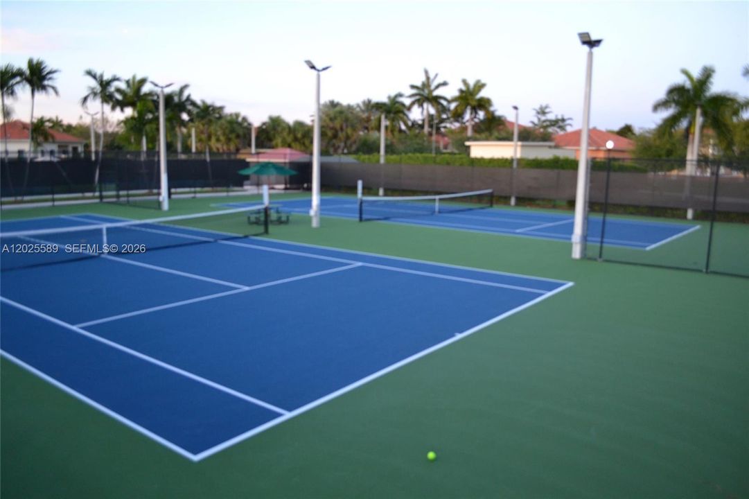 TENNIS COURTS WITH LIGHTS