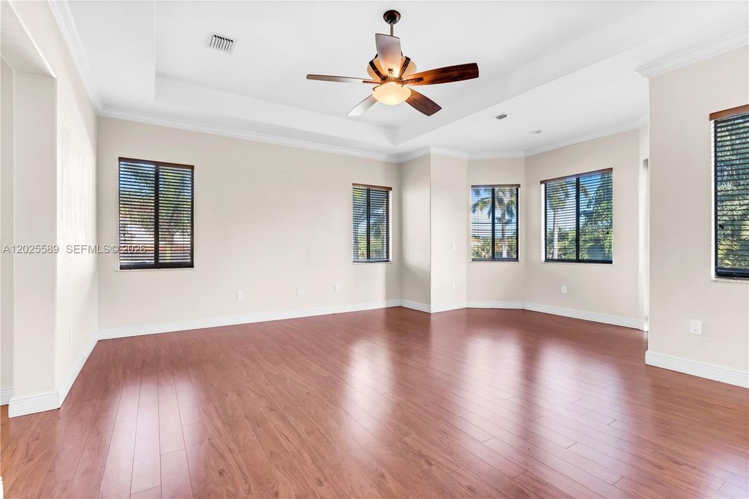 MASTER ROOM