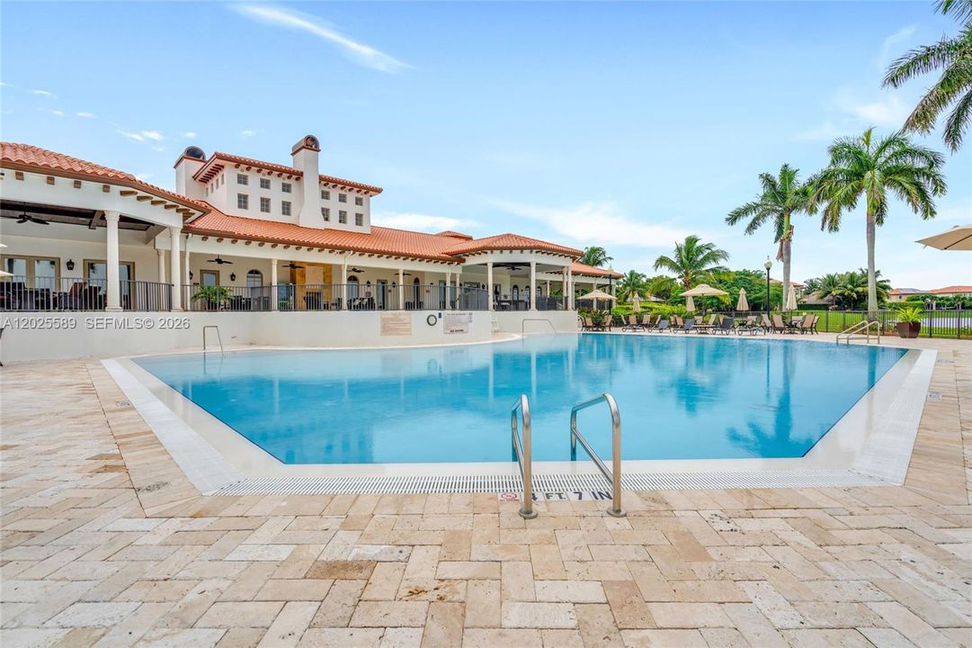 POOL/CLUBHOUSE