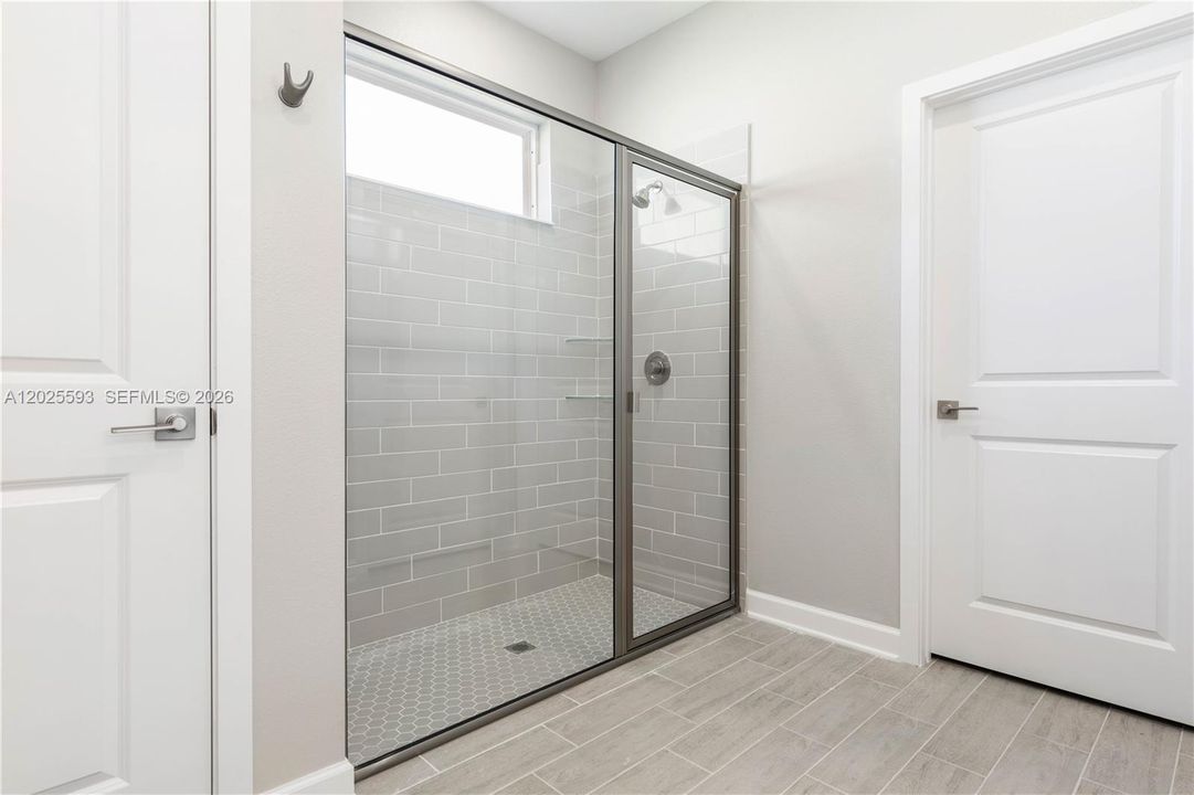 For Rent: $2,500 (3 beds, 2 baths, 1983 Square Feet)