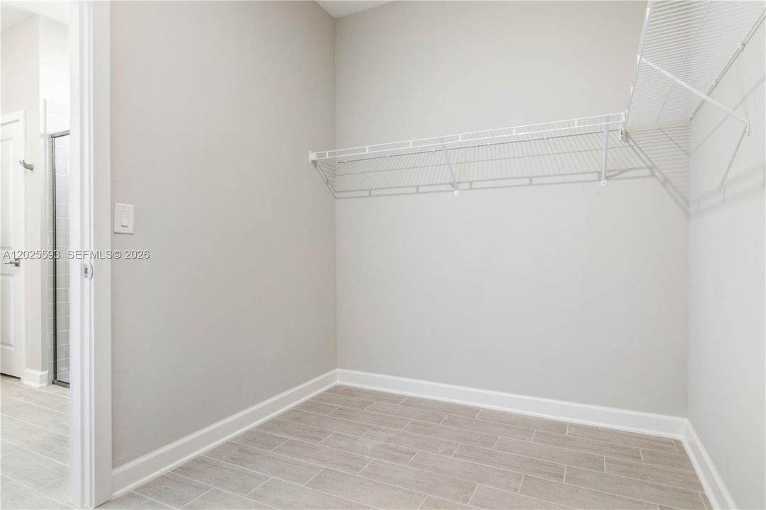For Rent: $2,500 (3 beds, 2 baths, 1983 Square Feet)