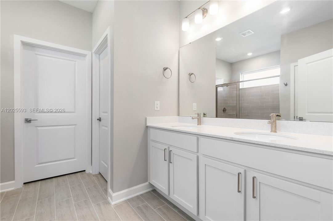 For Rent: $2,500 (3 beds, 2 baths, 1983 Square Feet)