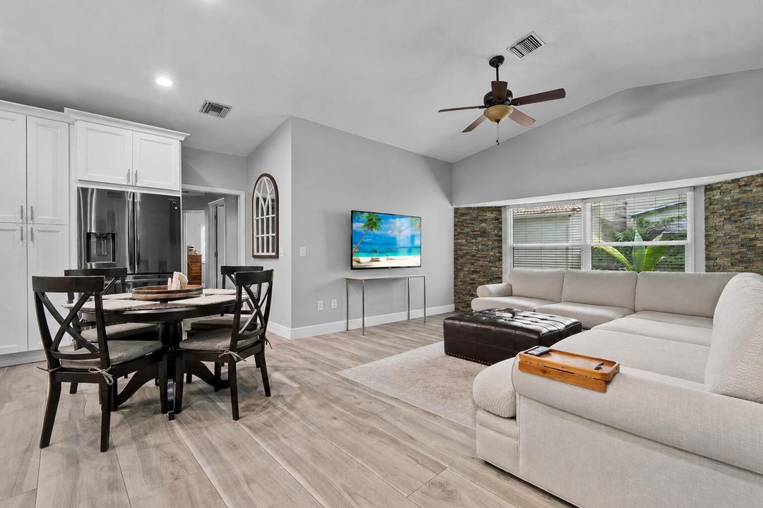 EAT IN/ FAMILY ROOM
