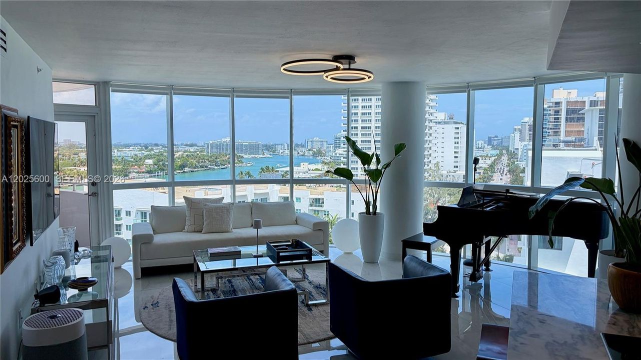 For Sale: $1,190,000 (2 beds, 2 baths, 1340 Square Feet)