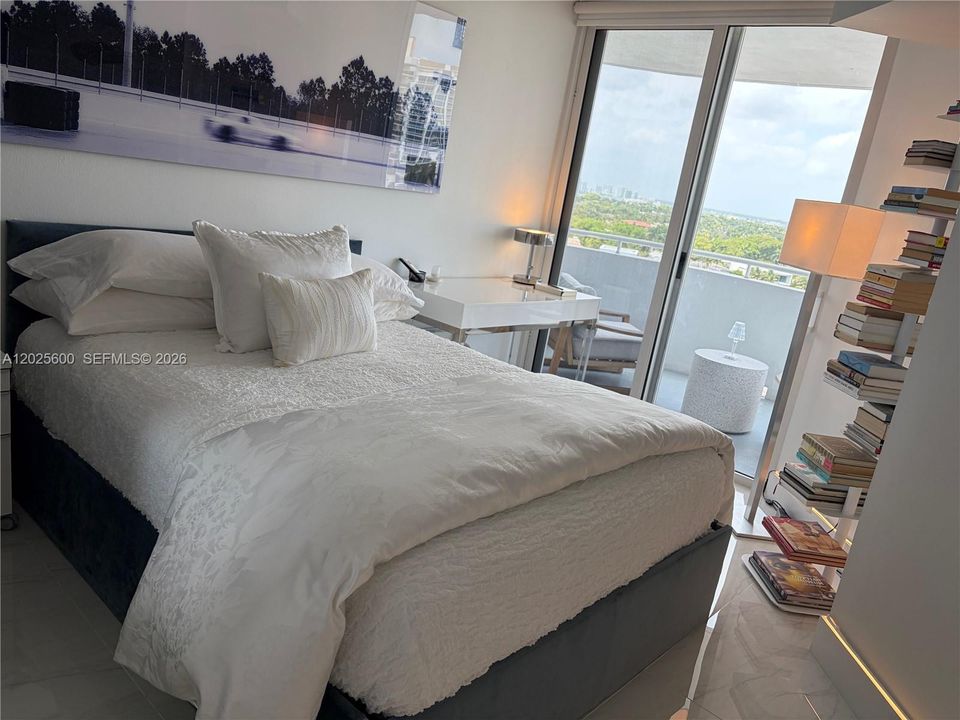For Sale: $1,190,000 (2 beds, 2 baths, 1340 Square Feet)