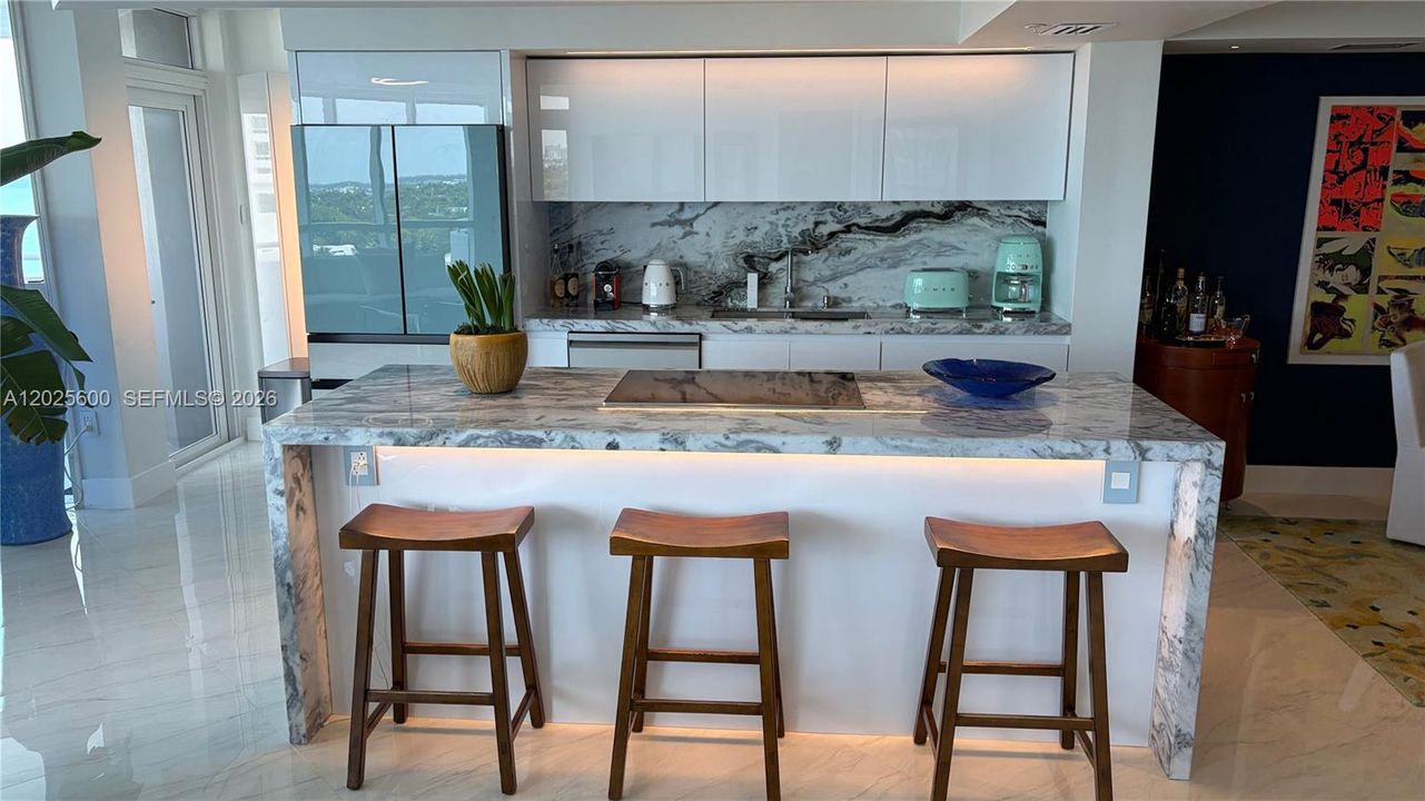 For Sale: $1,190,000 (2 beds, 2 baths, 1340 Square Feet)