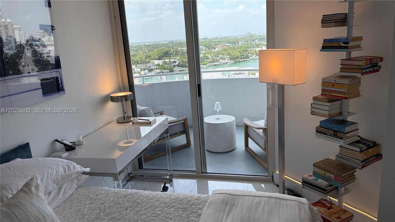 For Sale: $1,190,000 (2 beds, 2 baths, 1340 Square Feet)