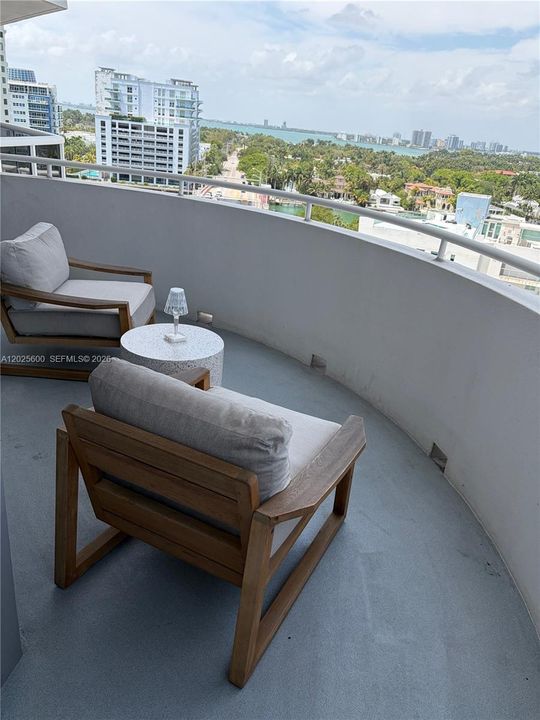 For Sale: $1,190,000 (2 beds, 2 baths, 1340 Square Feet)