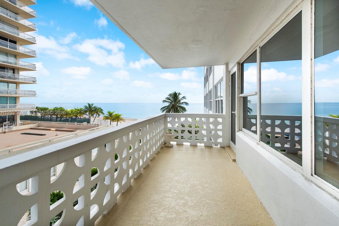 For Rent: $3,200 (2 beds, 2 baths, 1190 Square Feet)