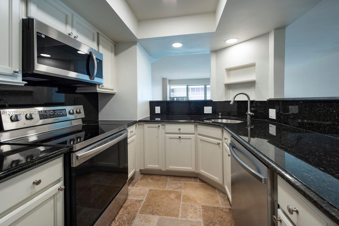 For Rent: $3,200 (2 beds, 2 baths, 1190 Square Feet)