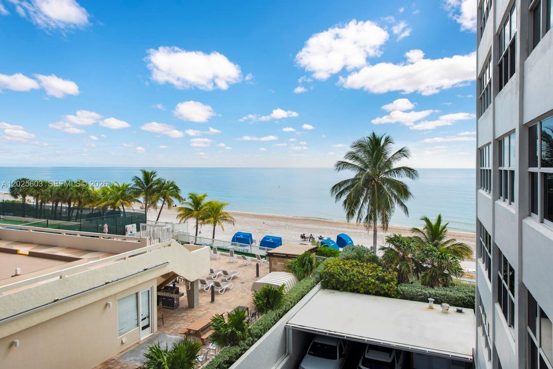 For Rent: $3,200 (2 beds, 2 baths, 1190 Square Feet)