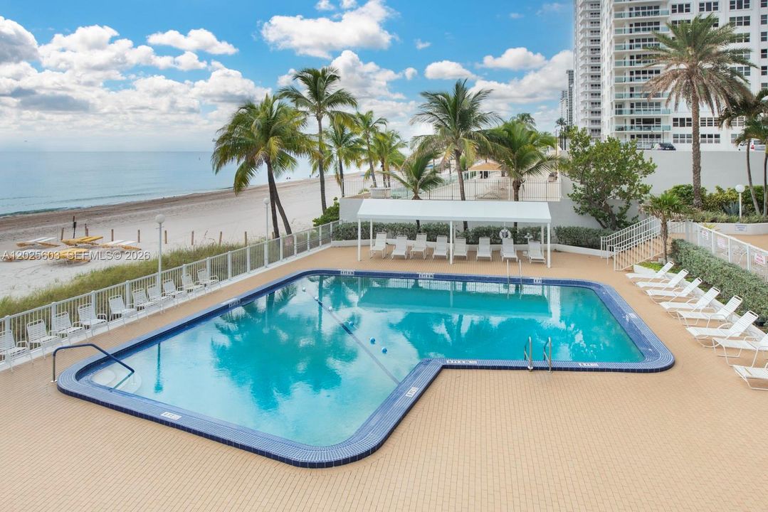 For Rent: $3,200 (2 beds, 2 baths, 1190 Square Feet)