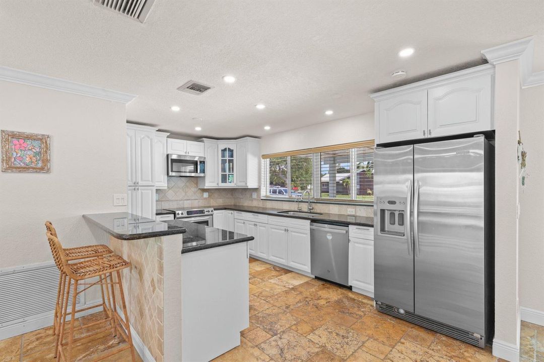 1082 Southwest 3rd St - 12.jpg-SMALL