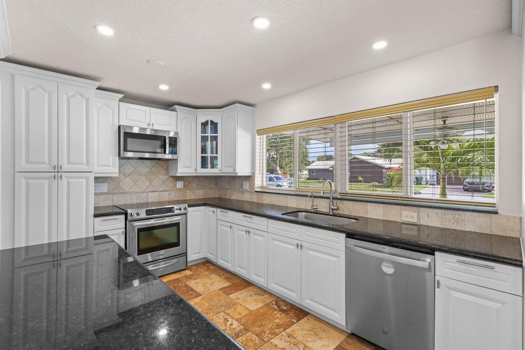 1082 Southwest 3rd St - 13.jpg-SMALL
