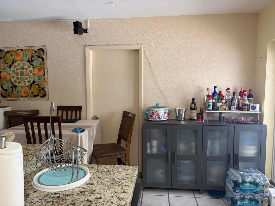 5 Dining Area