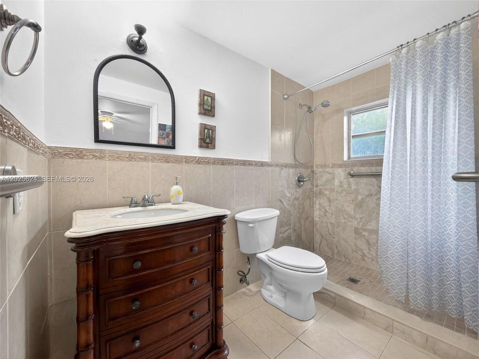 In-law quaters- Bath