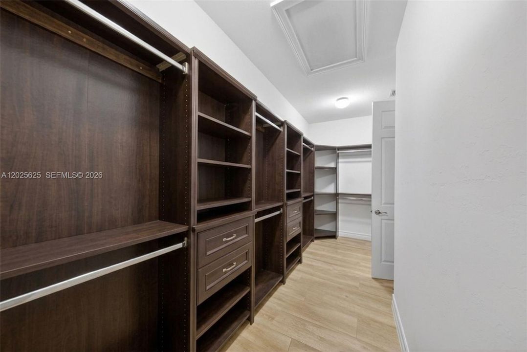 For Sale: $620,000 (5 beds, 4 baths, 3586 Square Feet)