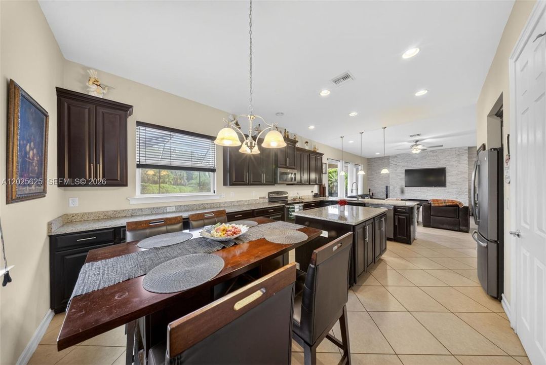 For Sale: $620,000 (5 beds, 4 baths, 3586 Square Feet)