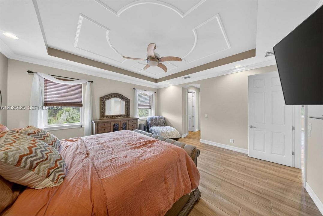 For Sale: $620,000 (5 beds, 4 baths, 3586 Square Feet)