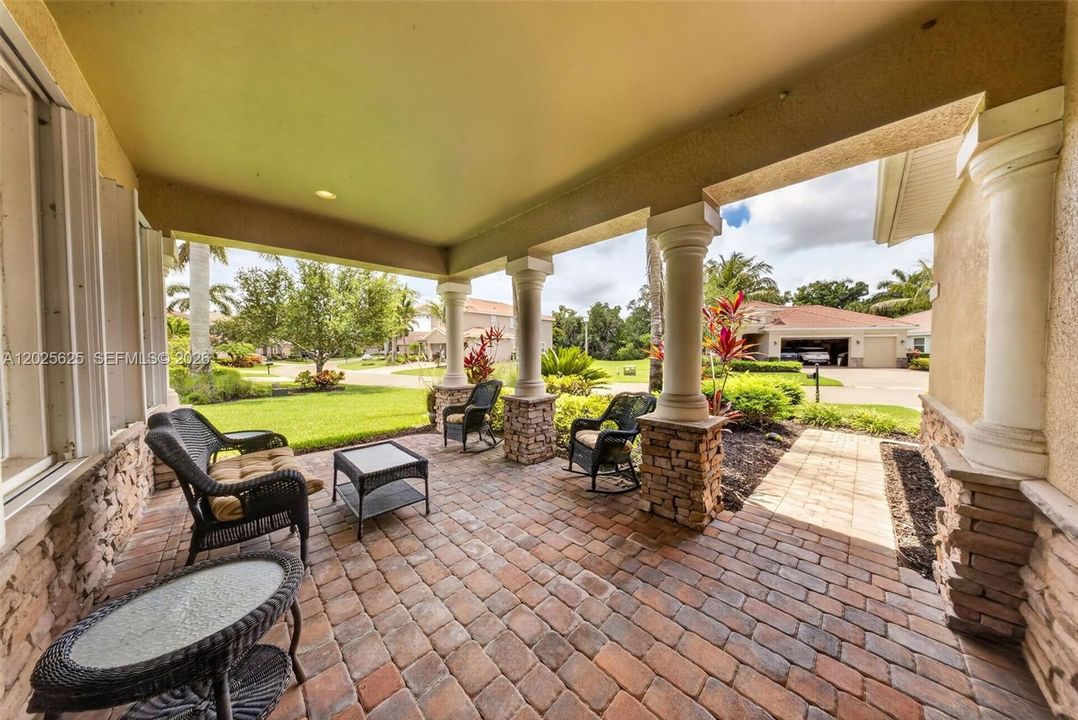 For Sale: $620,000 (5 beds, 4 baths, 3586 Square Feet)