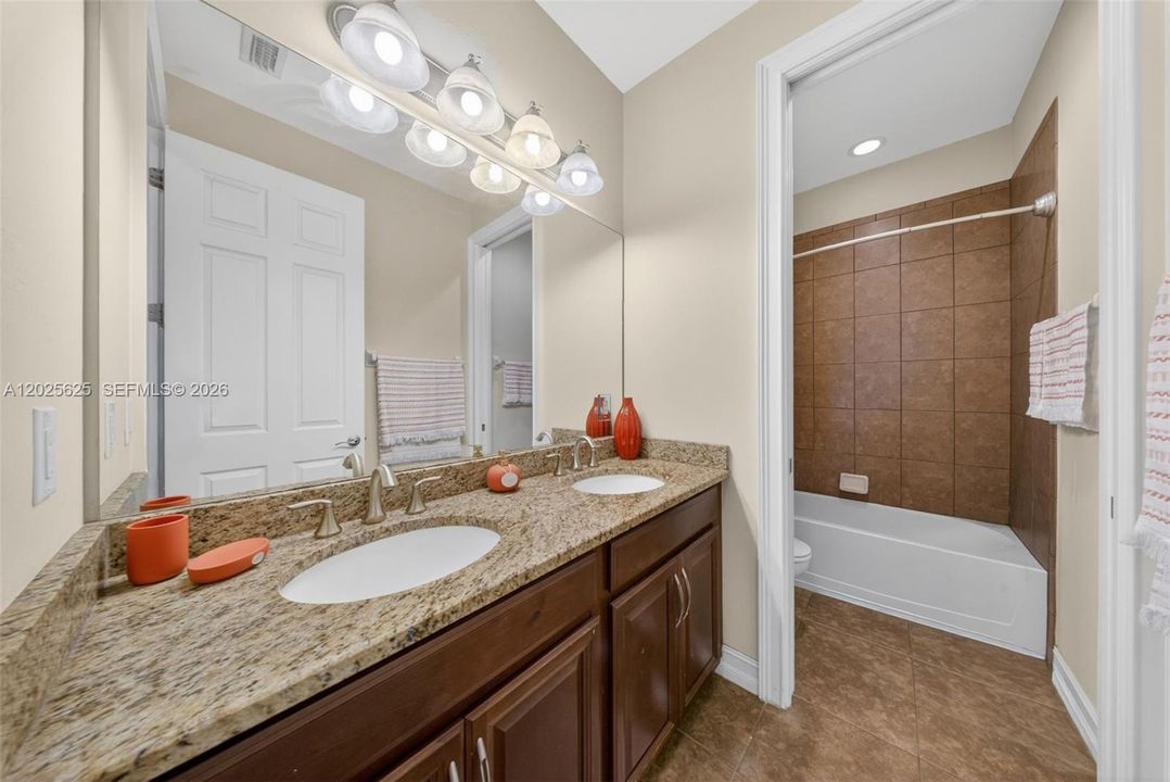 For Sale: $620,000 (5 beds, 4 baths, 3586 Square Feet)