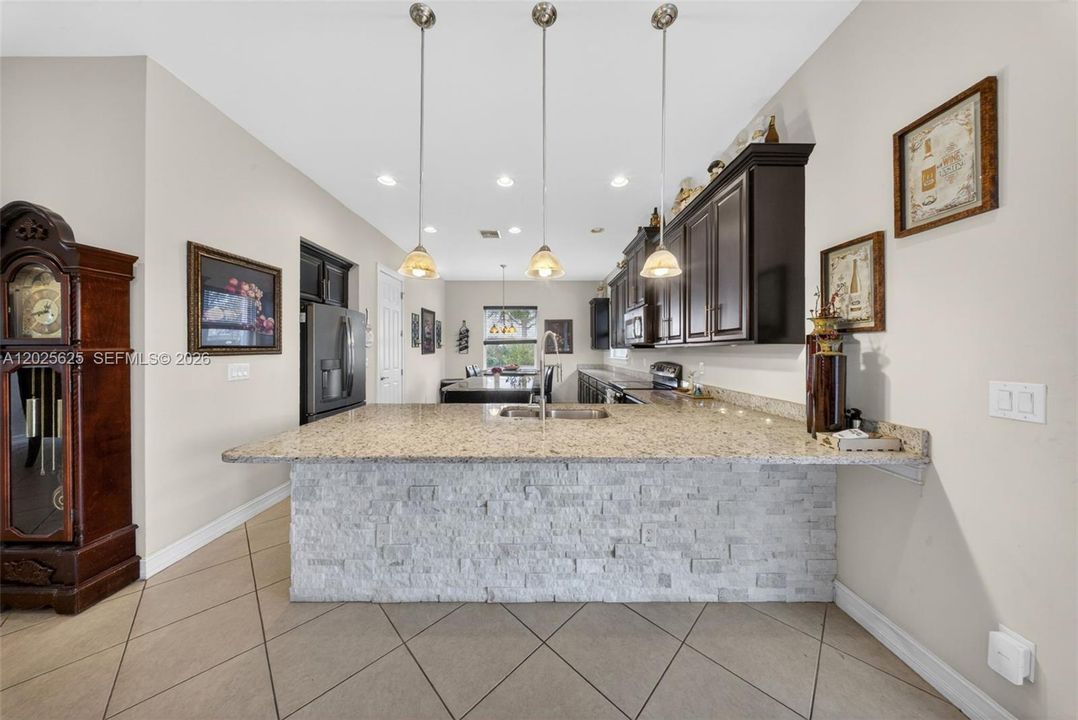 For Sale: $620,000 (5 beds, 4 baths, 3586 Square Feet)