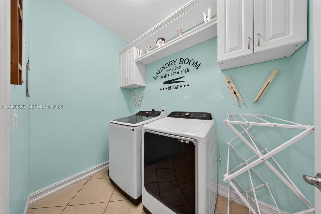 For Sale: $620,000 (5 beds, 4 baths, 3586 Square Feet)