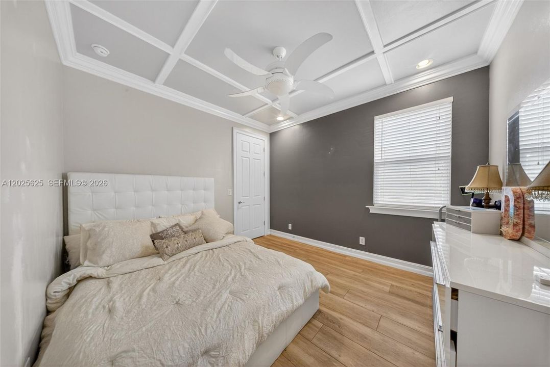 For Sale: $620,000 (5 beds, 4 baths, 3586 Square Feet)