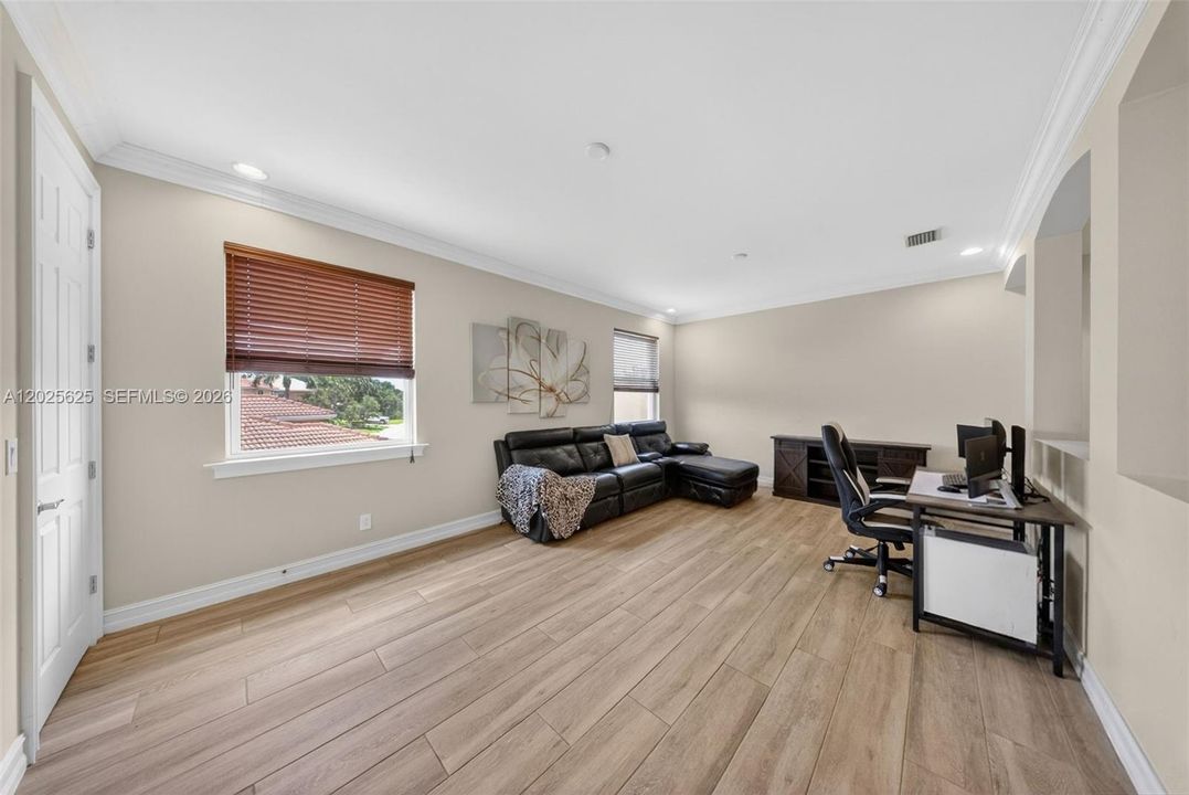 For Sale: $620,000 (5 beds, 4 baths, 3586 Square Feet)