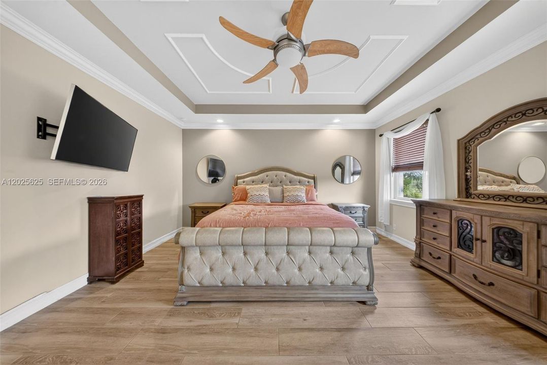 For Sale: $620,000 (5 beds, 4 baths, 3586 Square Feet)