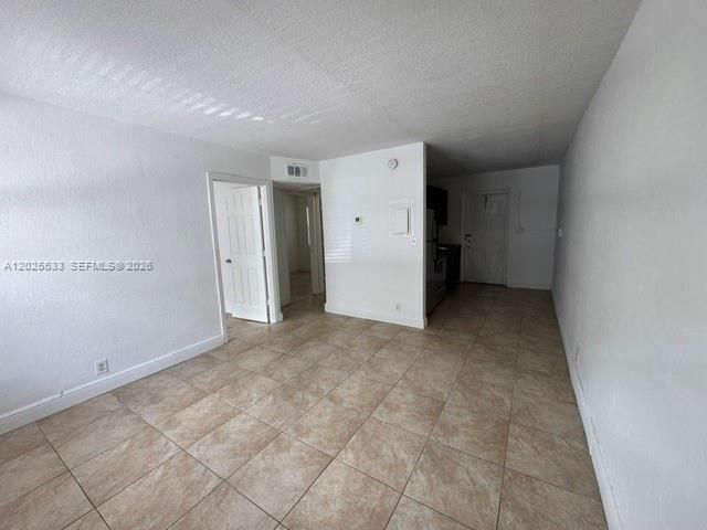 For Rent: $1,700 (2 beds, 1 baths, 9300 Square Feet)