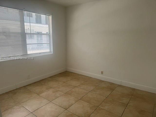 For Rent: $1,700 (2 beds, 1 baths, 9300 Square Feet)