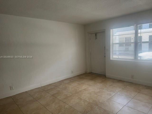 For Rent: $1,700 (2 beds, 1 baths, 9300 Square Feet)