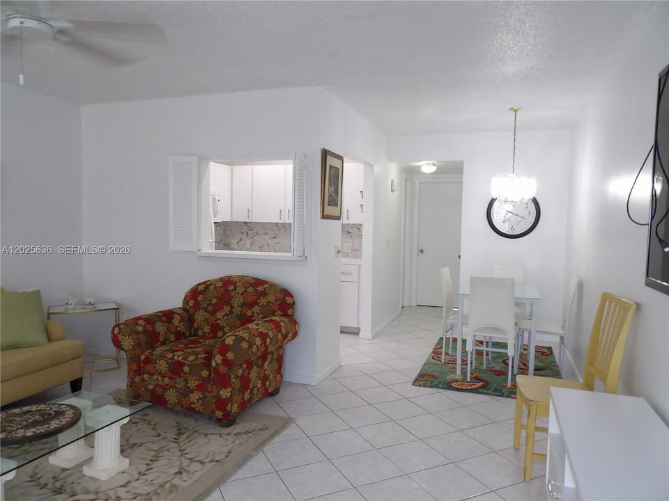 For Rent: $1,450 (1 beds, 1 baths, 600 Square Feet)
