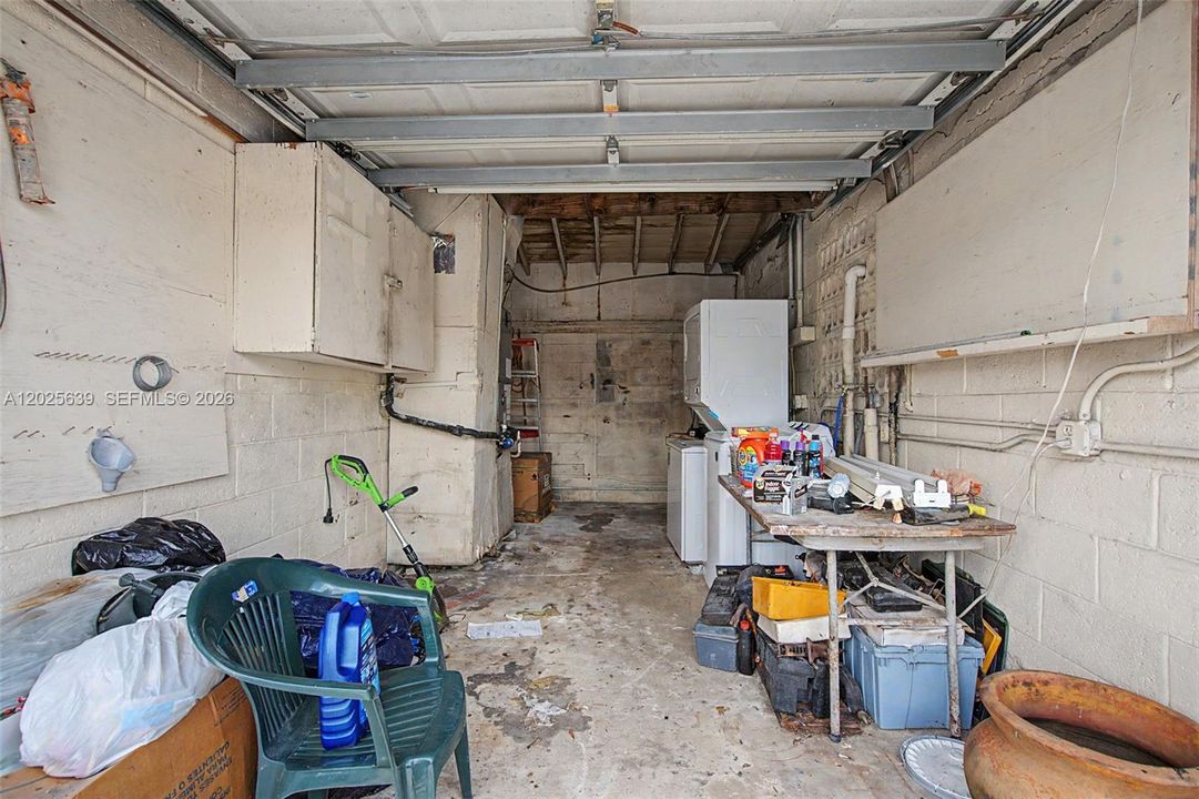True 1 car garage with laundry