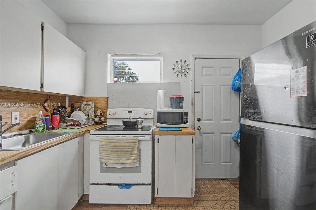 rear unit kitchen