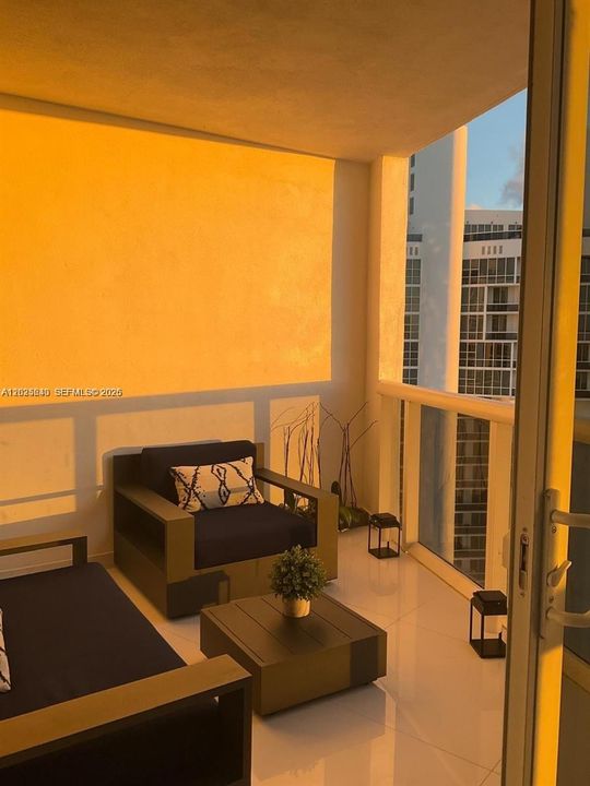 В аренду: $4,599 (1 спален, 1 ванн, 914 Квадратных фут)