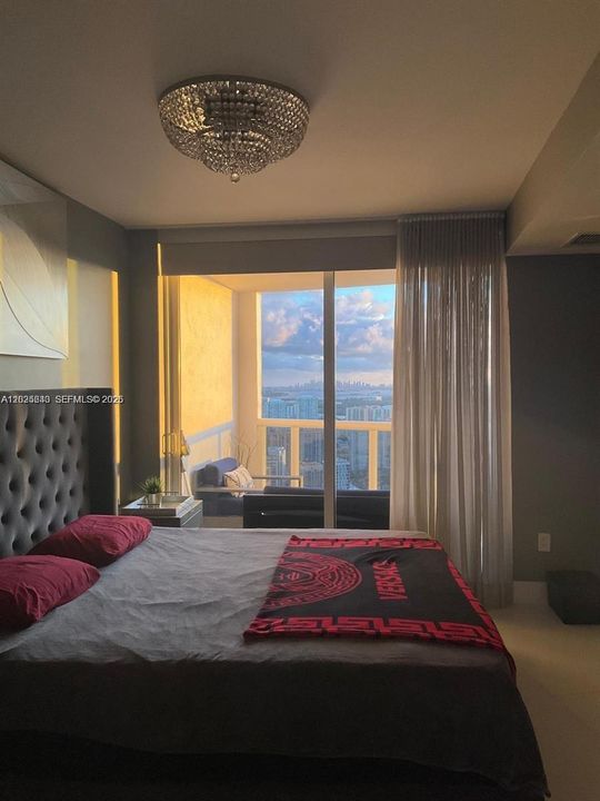 В аренду: $4,599 (1 спален, 1 ванн, 914 Квадратных фут)