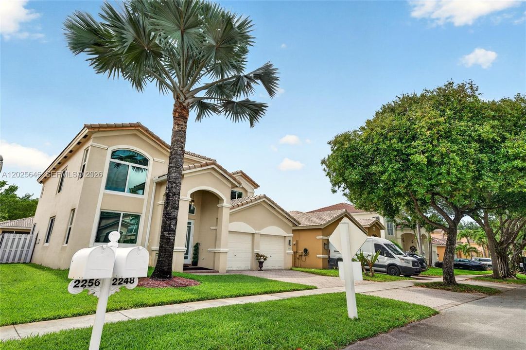 For Sale: $780,000 (4 beds, 3 baths, 2902 Square Feet)