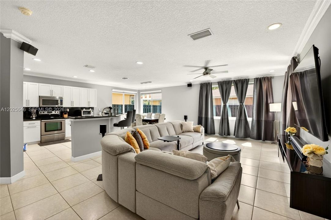 For Sale: $780,000 (4 beds, 3 baths, 2902 Square Feet)