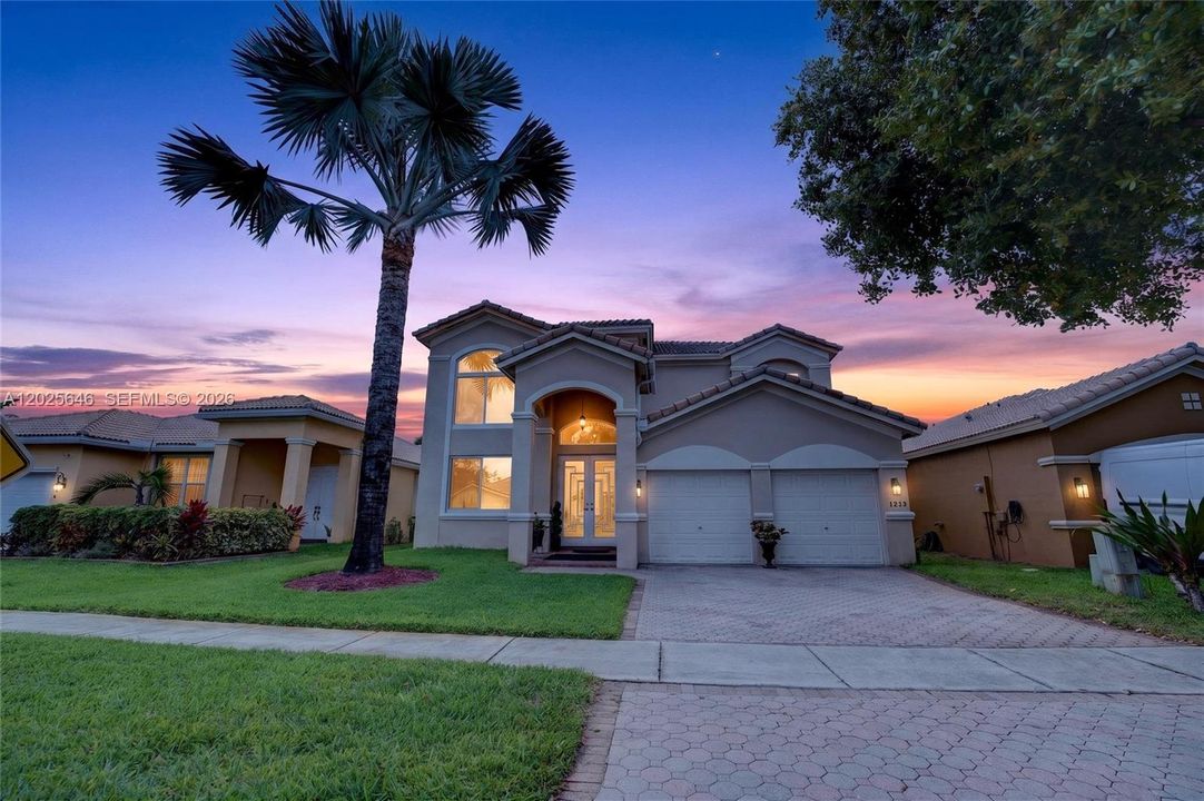 For Sale: $780,000 (4 beds, 3 baths, 2902 Square Feet)