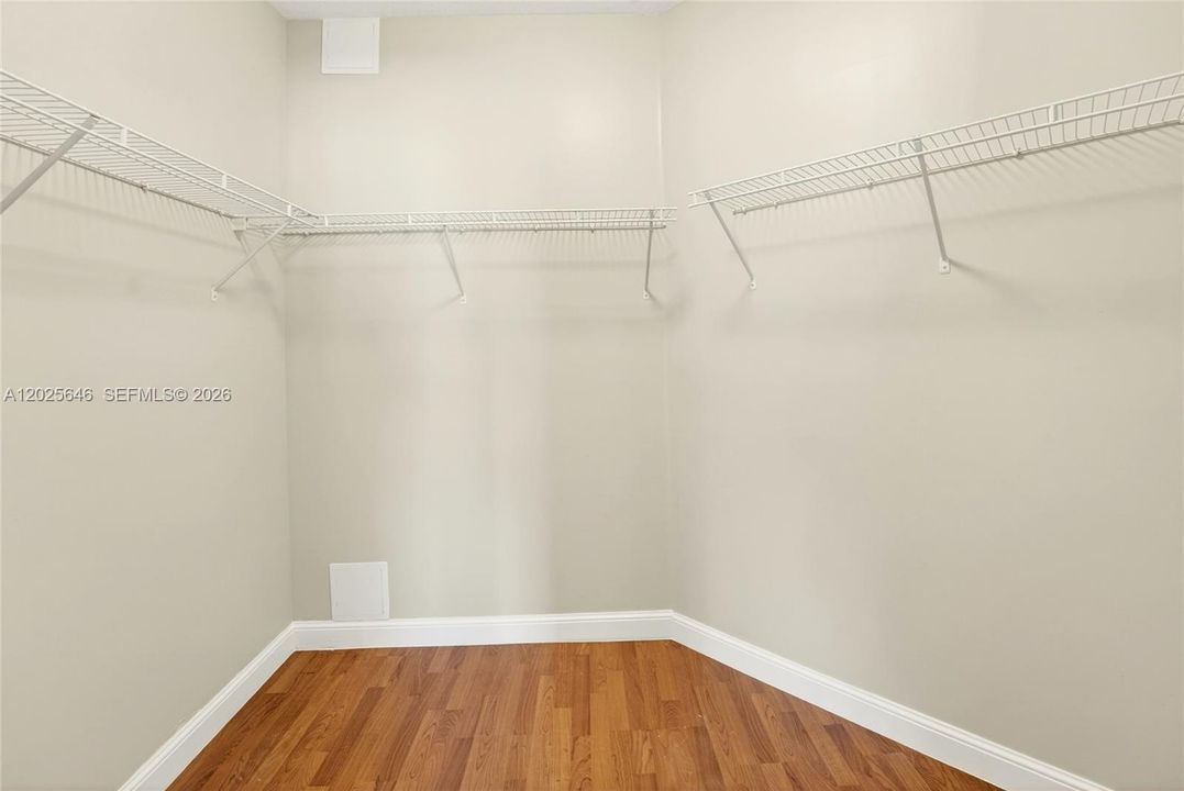 For Sale: $780,000 (4 beds, 3 baths, 2902 Square Feet)