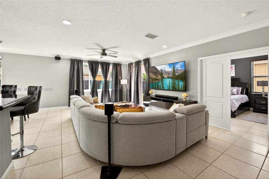 For Sale: $780,000 (4 beds, 3 baths, 2902 Square Feet)