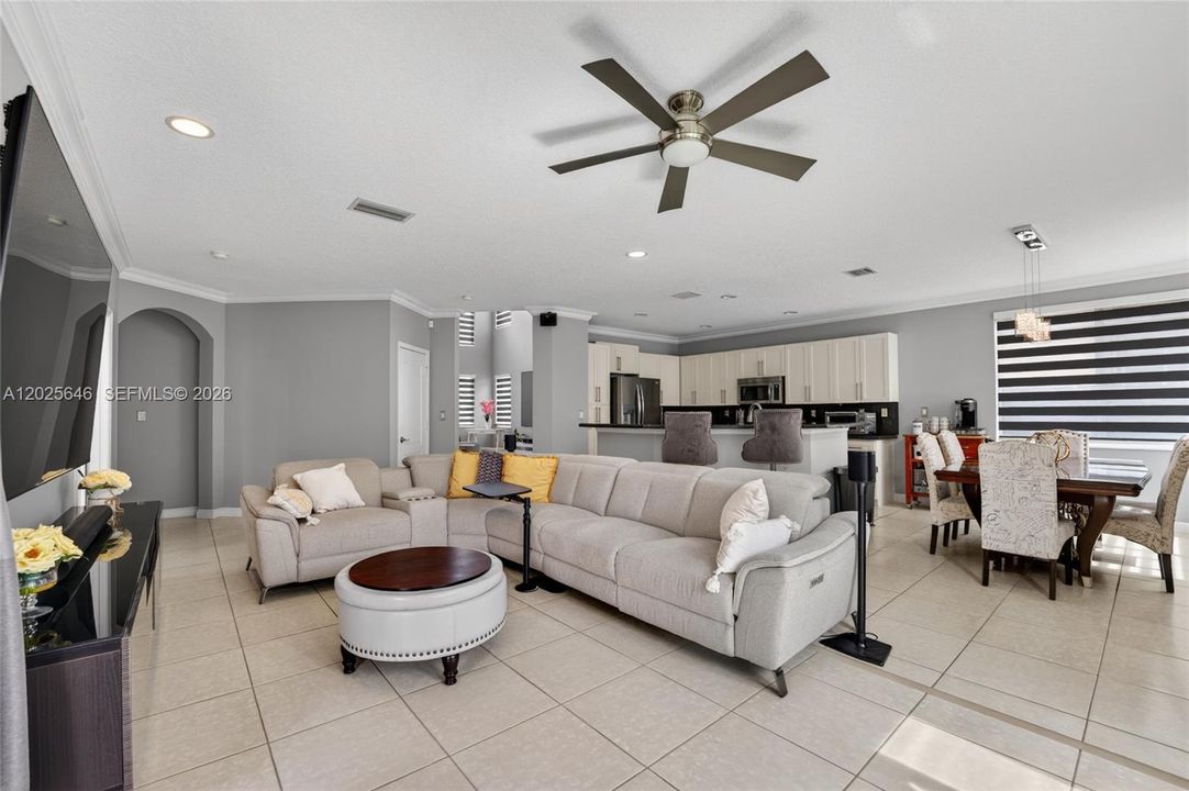 For Sale: $780,000 (4 beds, 3 baths, 2902 Square Feet)
