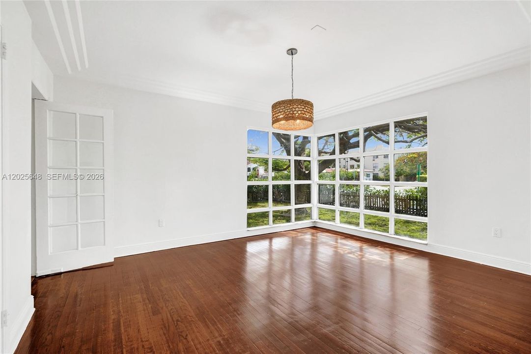 For Sale: $1,650,000 (4 beds, 2 baths, 1923 Square Feet)